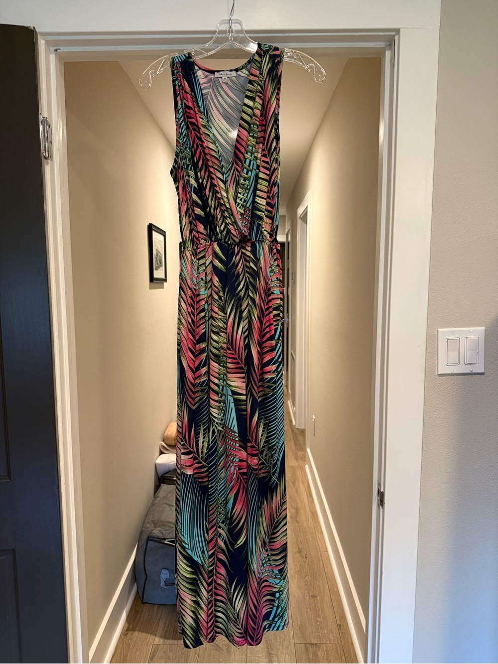 Sleeveless Tropical Print Maxi Dress in Multicolor